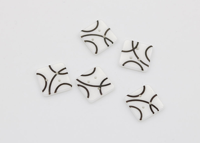 激光打標(biāo)機(jī)打標(biāo)紐扣樣品圖